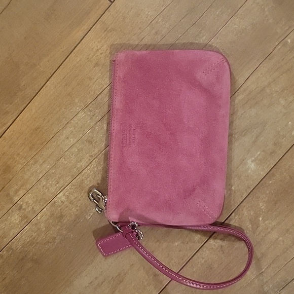 (SOLD)🛑COACH PINK WRISTLET - Picture 2 of 5